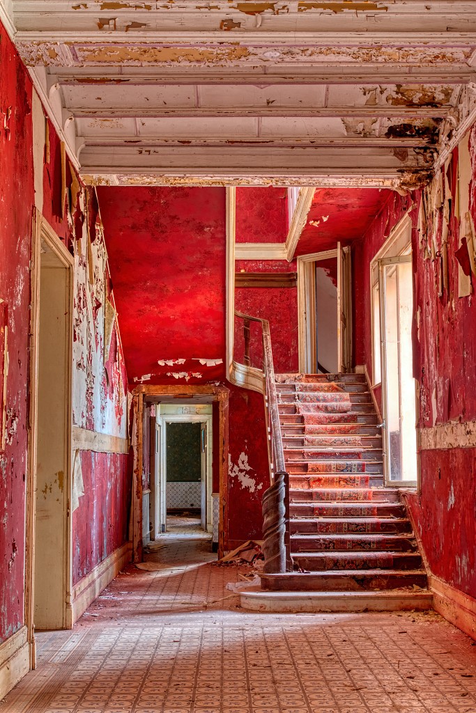 chateau rouge kasteel urbex hdr hotel torrance titantia bambi red castle verlaten trash abandoned